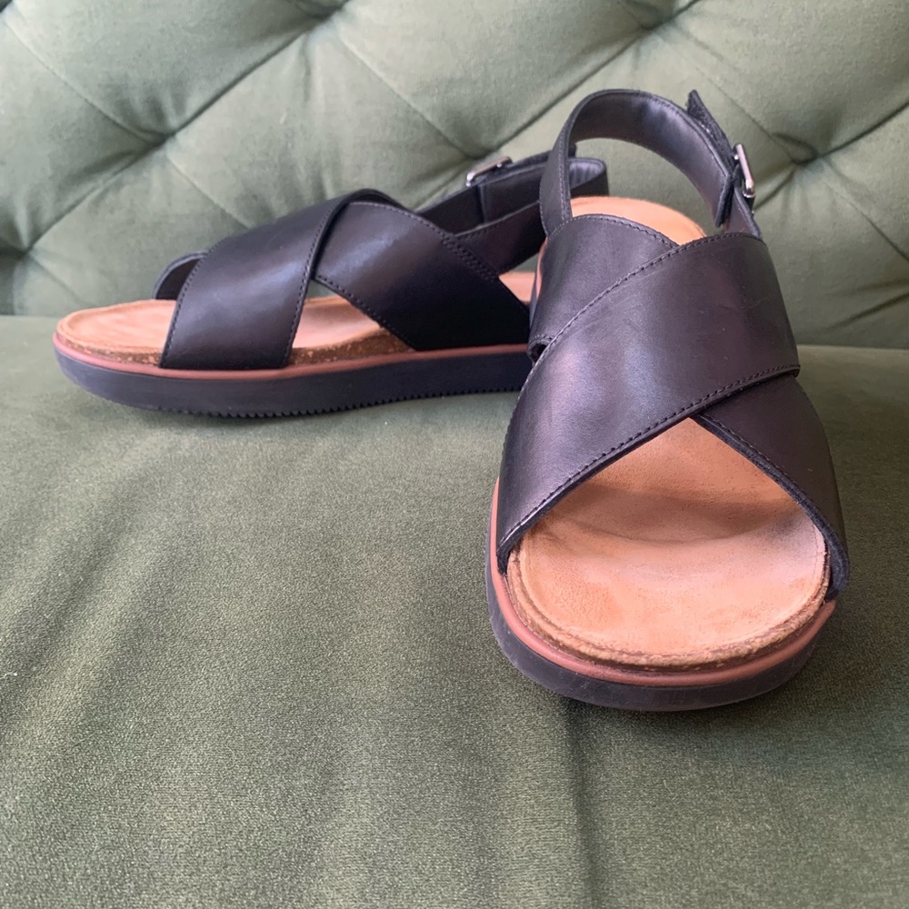 Clarks Elayne Cross Black Leather sandals